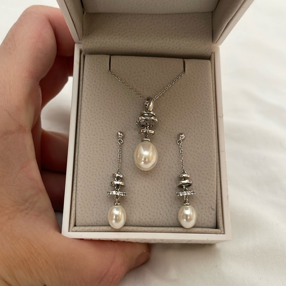 Silver drop pearl earring and necklace set